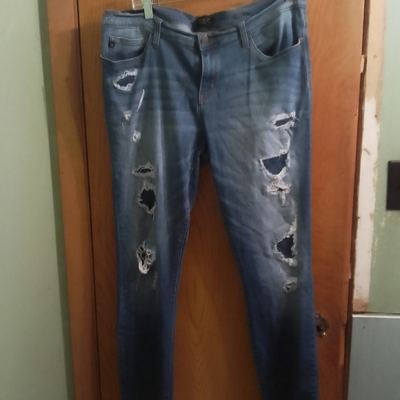 Judy Blue Denim - Trendy Distressed Blue Skinny Jeans Judy Blue Los Angeles Size 2XL X 29" Inseam